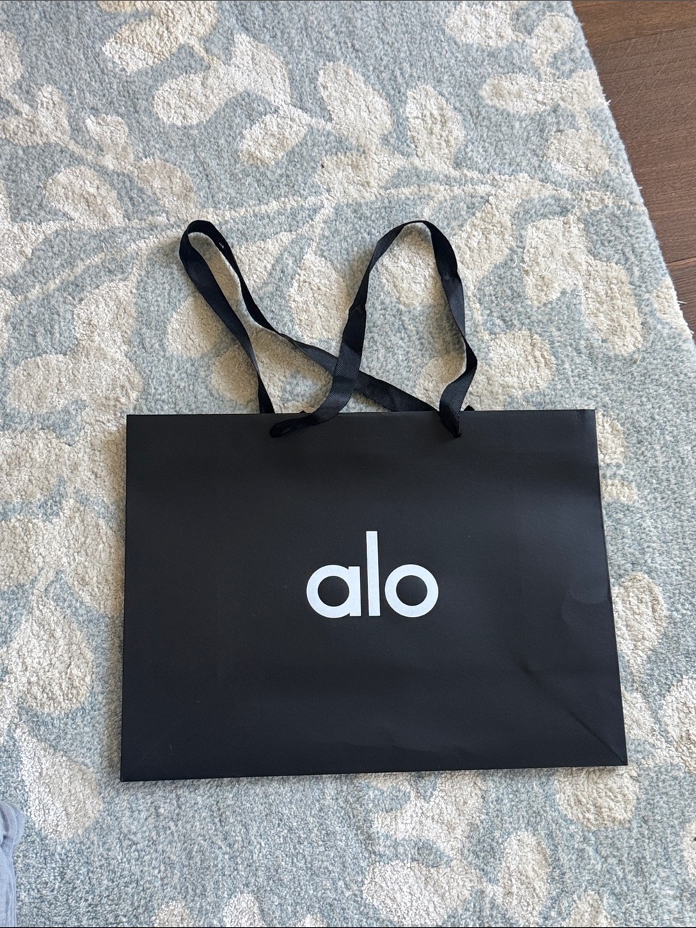 Alo Black Logo Shopping Bag - Sleek Everyday Carry